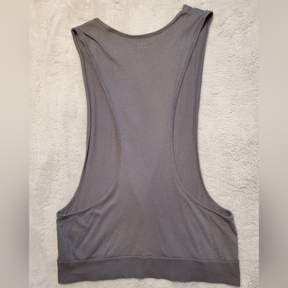 Low-cut Racerback Buttoned Vest - Picture 5 of 5